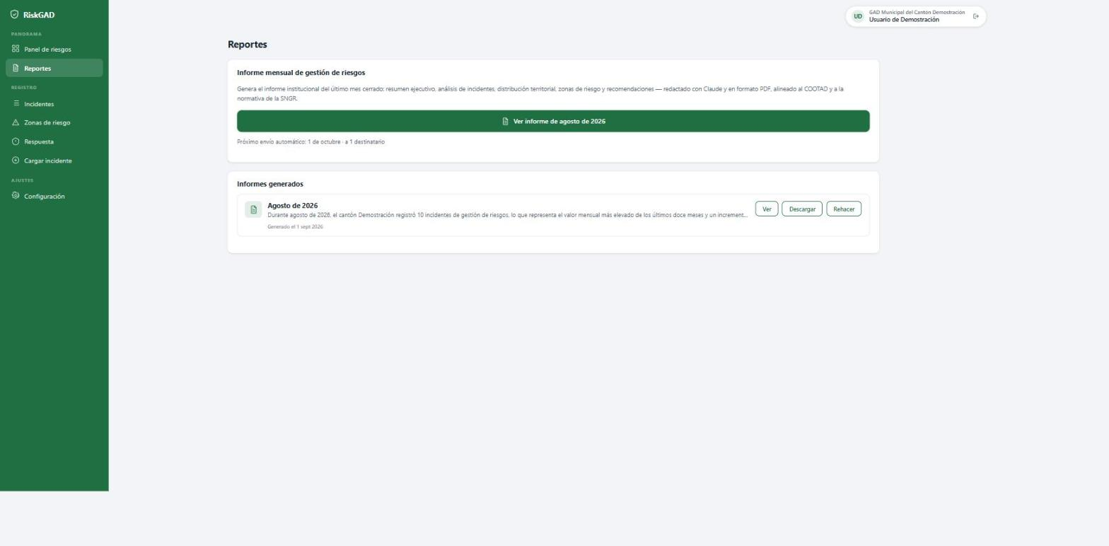 Pantalla de Reportes de RiesGO+: informe de agosto de 2026 generado, con botones Ver, Descargar y Rehacer